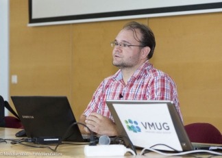 Előadó prezentál a VMUG konferencián