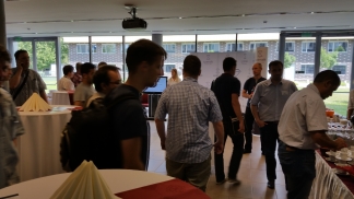Hallgatók a konferencia szünetében